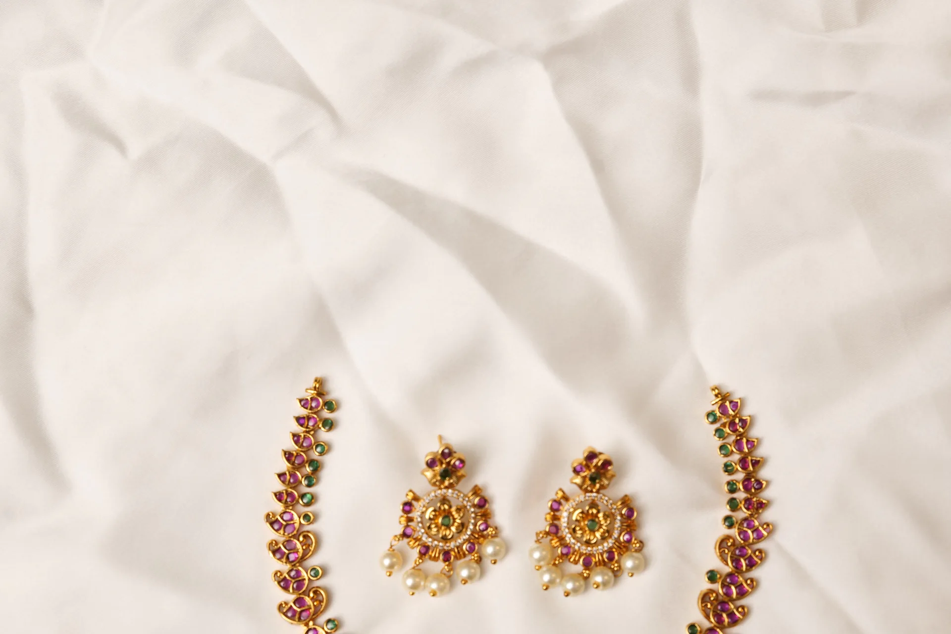 Close-up of Mehrunnisa Kundan Necklace Paisley Link Design and Matching Drop Earrings