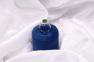 oval-green-sapphire-ring-925-silver-hira-front.webp