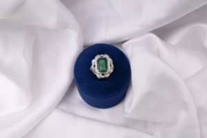 emerald-gemstone-ring-925-silver-sabz-box.webp