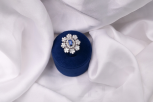 sapphire-flower-ring-925-silver-gulnaz-box.webp
