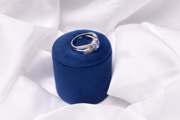 everyday-sapphire-ring-925-silver-rida-side.webp