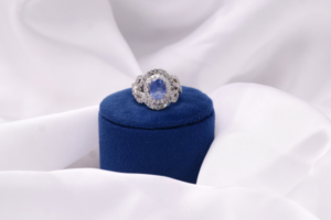 vintage-oval-sapphire-ring-925-silver-marwa-front.webp